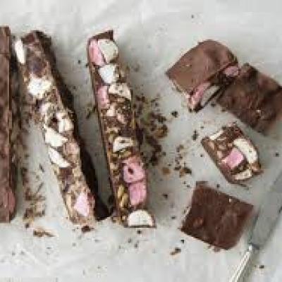 Milk Chocolate Rocky Road Bars 135g x 9